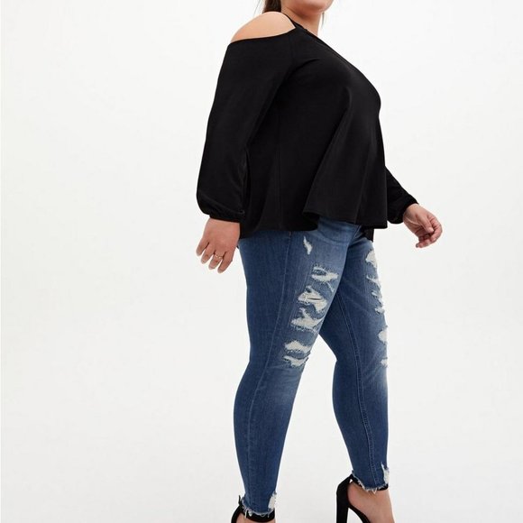 Torrid Knit Crepe V-Neck Cold Cutout Cold Shoulder Top size 2 Black - Picture 2 of 8